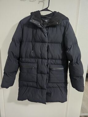 ALO Yoga black Small S puffer hooded jacket